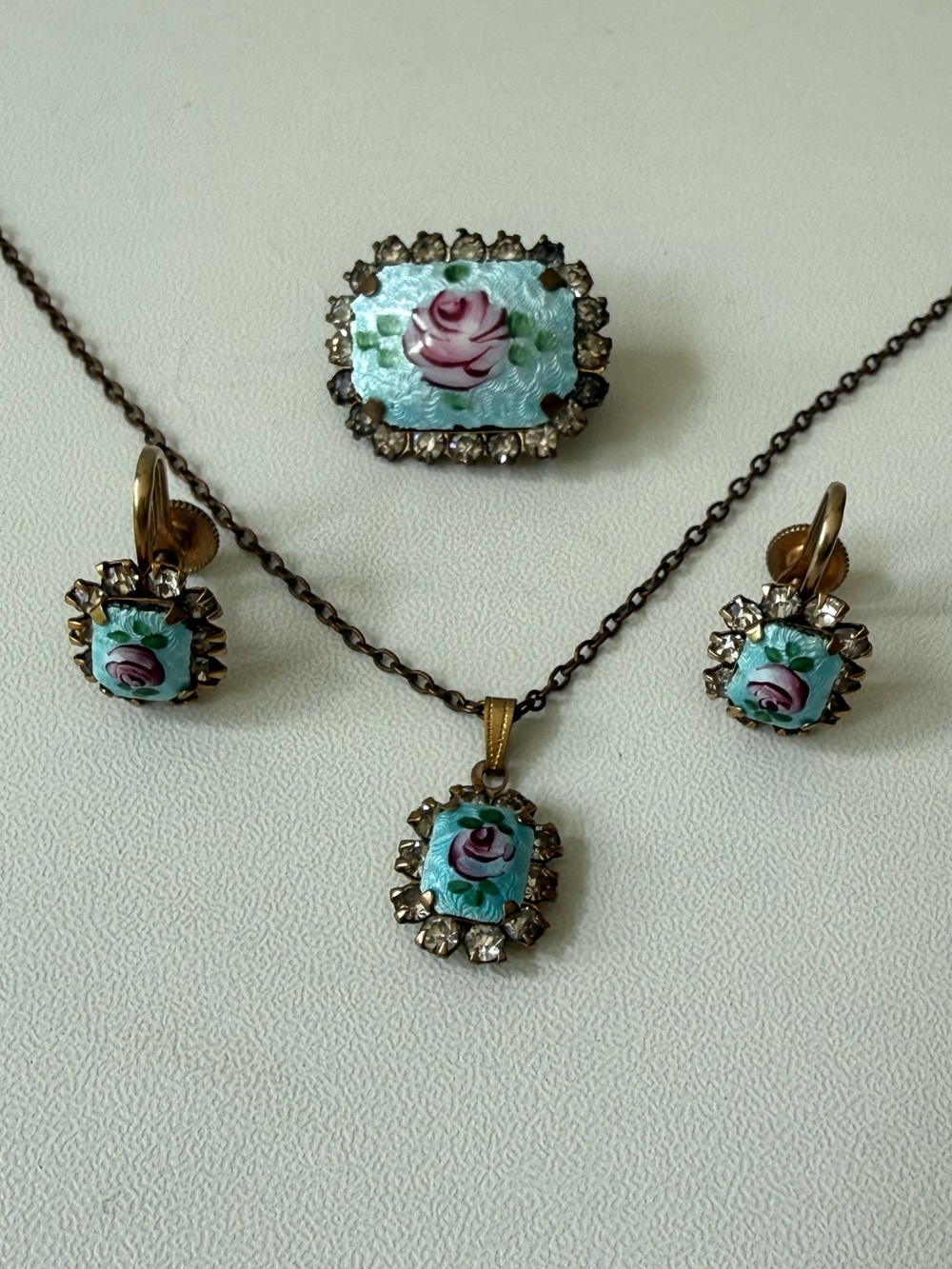 Set of necklace, earrings and brooch